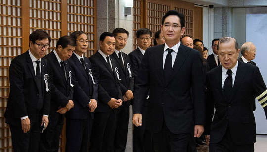이재용 삼성전자 부회장이 17일 고(故) 이맹희 CJ그룹 명예회장의 빈소를 찾았다.